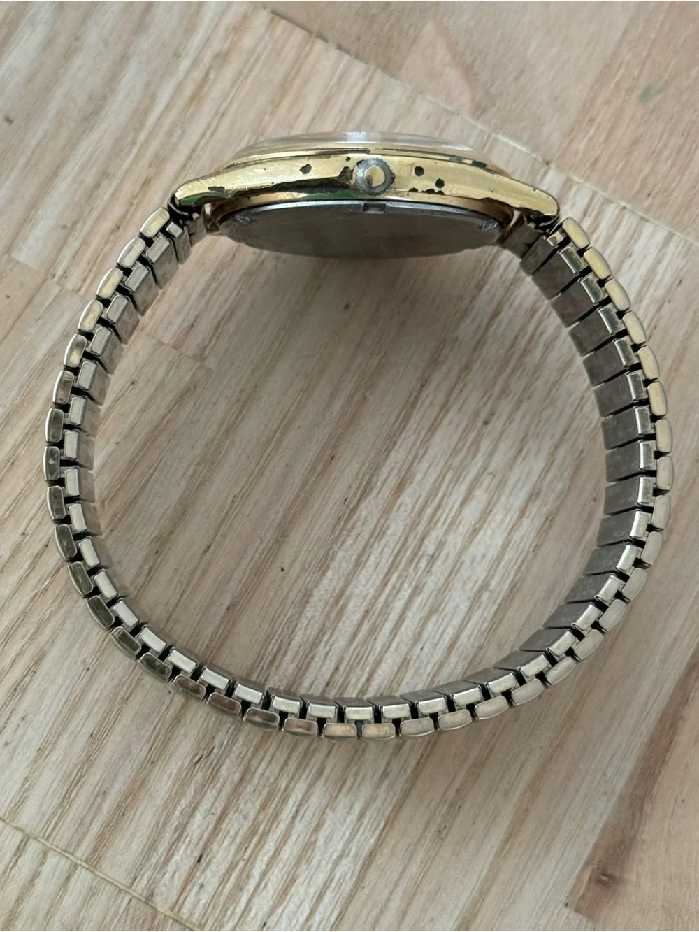 Seiko SQ Vintage Watch Gold Plated Bezel Case Stretch Bracelet Day Date